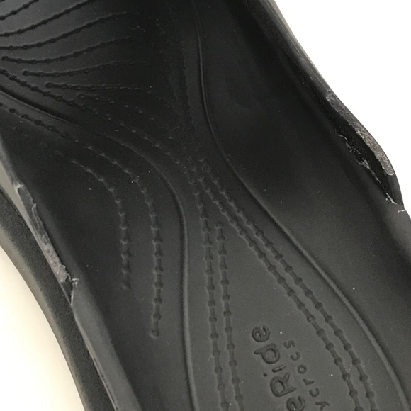 Crocs Brooklyn Luxe Cross Strap Sandals Black Women’s Size 8 - Picture 12 of 16